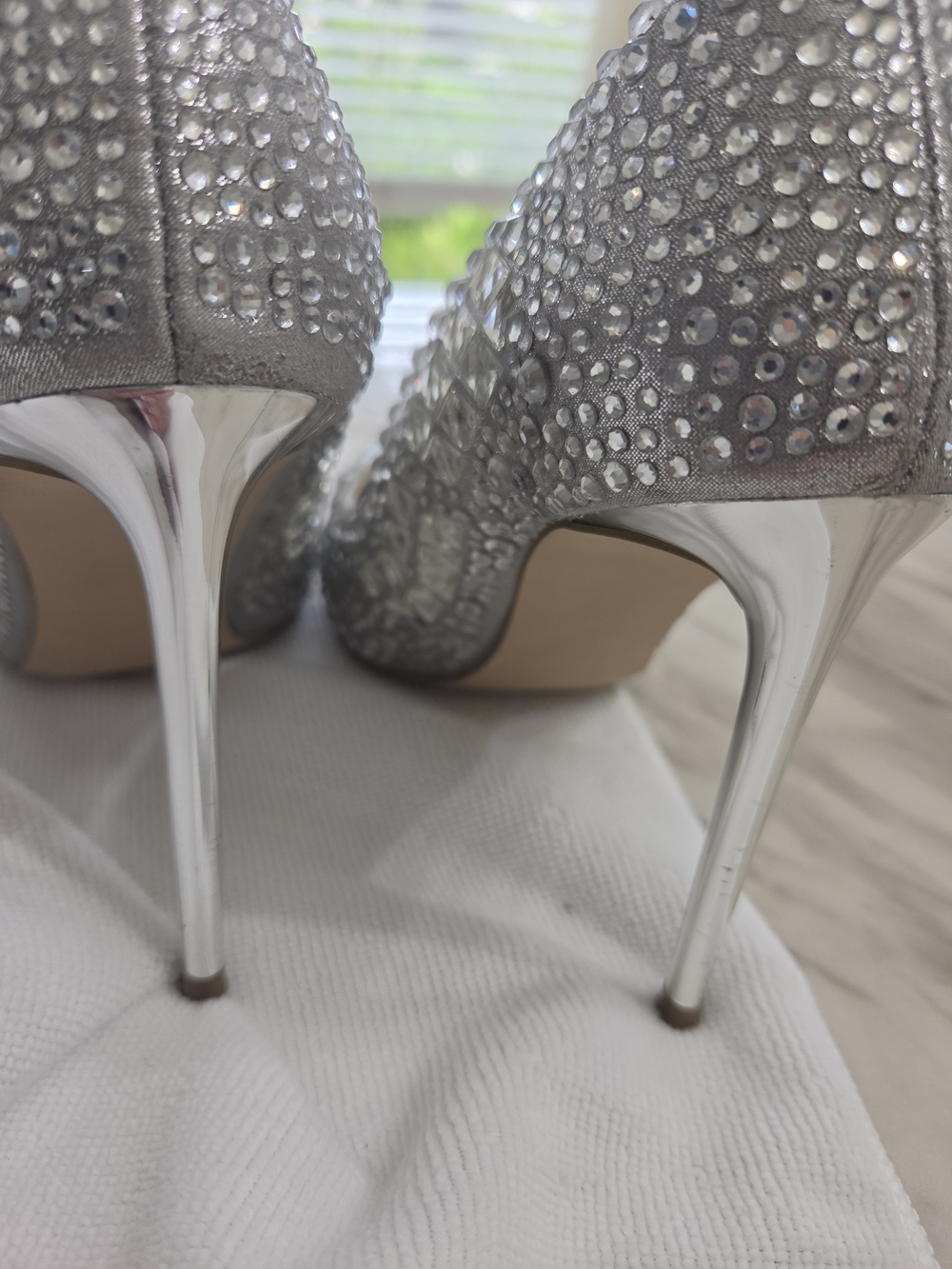 Steve Madden Silver Rhinestone Embellished Pointed Toe Stiletto Pumps Glam Heels - Picture 3 of 4